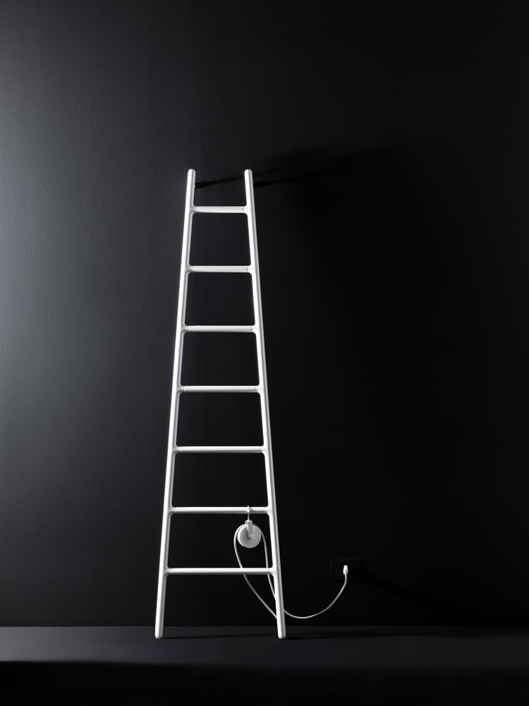 Scaletta by Tubes | Flodeau.com // #radiator #heater #ladder
