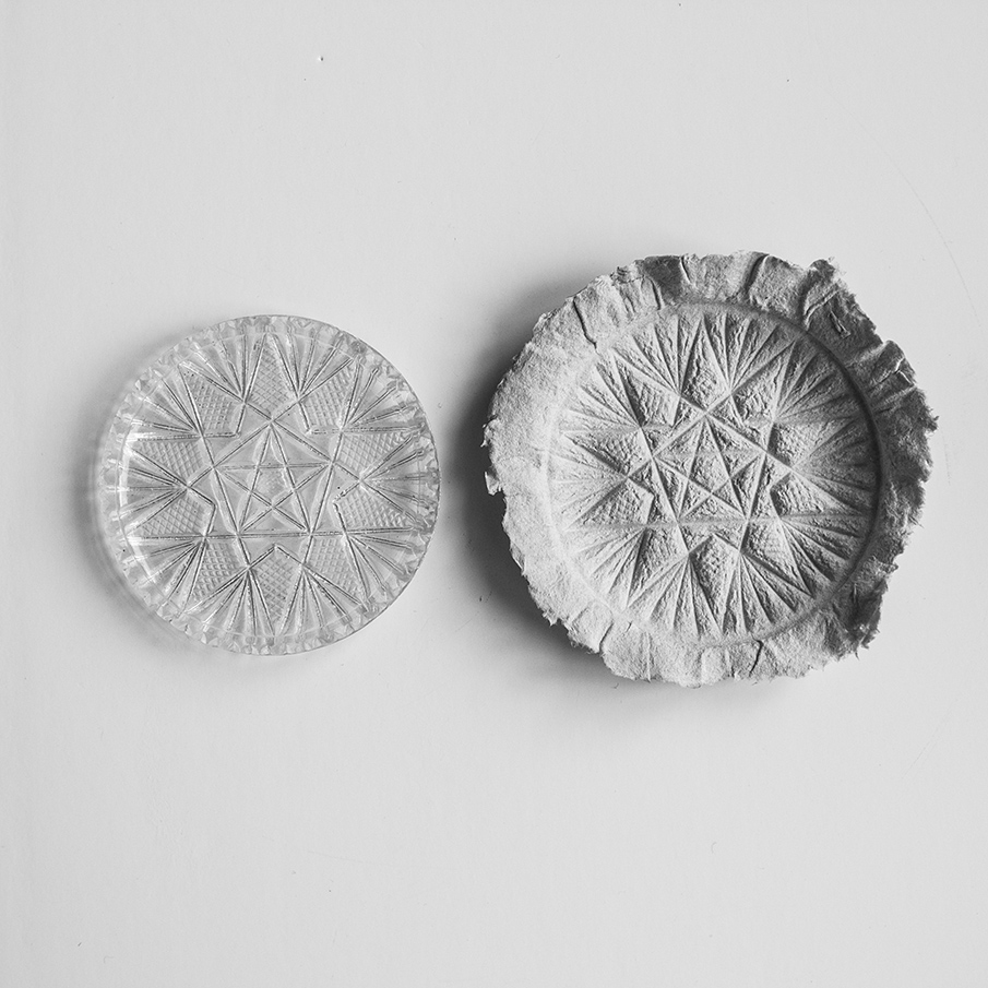 The Mold paper plates by Liu Hsuantzu | Flodeau